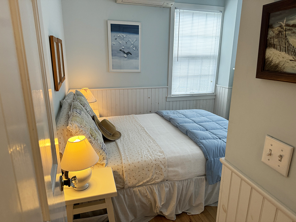 Lovely Fair Harbor Cottage Rental in Fair Harbor Barrier Beach