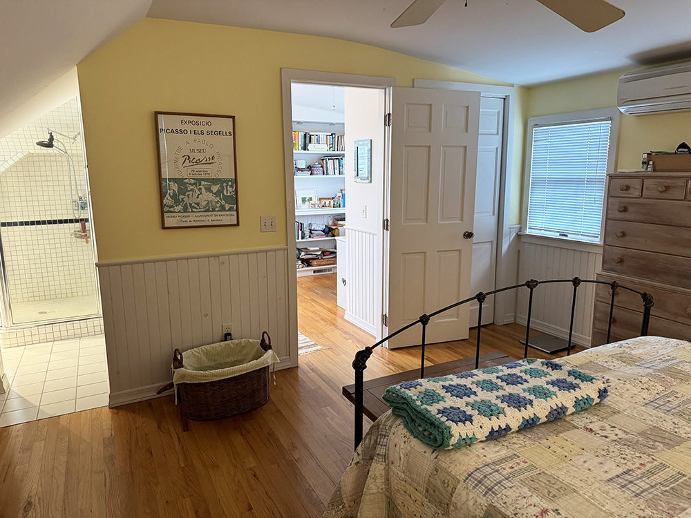 Lovely Fair Harbor Cottage Rental in Fair Harbor Barrier Beach
